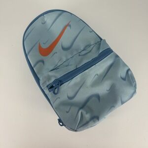 NIKE Classic Fuel Pack Lunch Bag LIGHT BLUE 9A2747-UAV